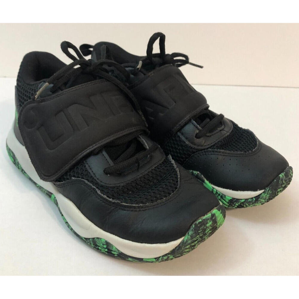 Under Armour Kids'  Zone Basketball 2 Shoe Black/Lizard/Green Screen 6.5 Y